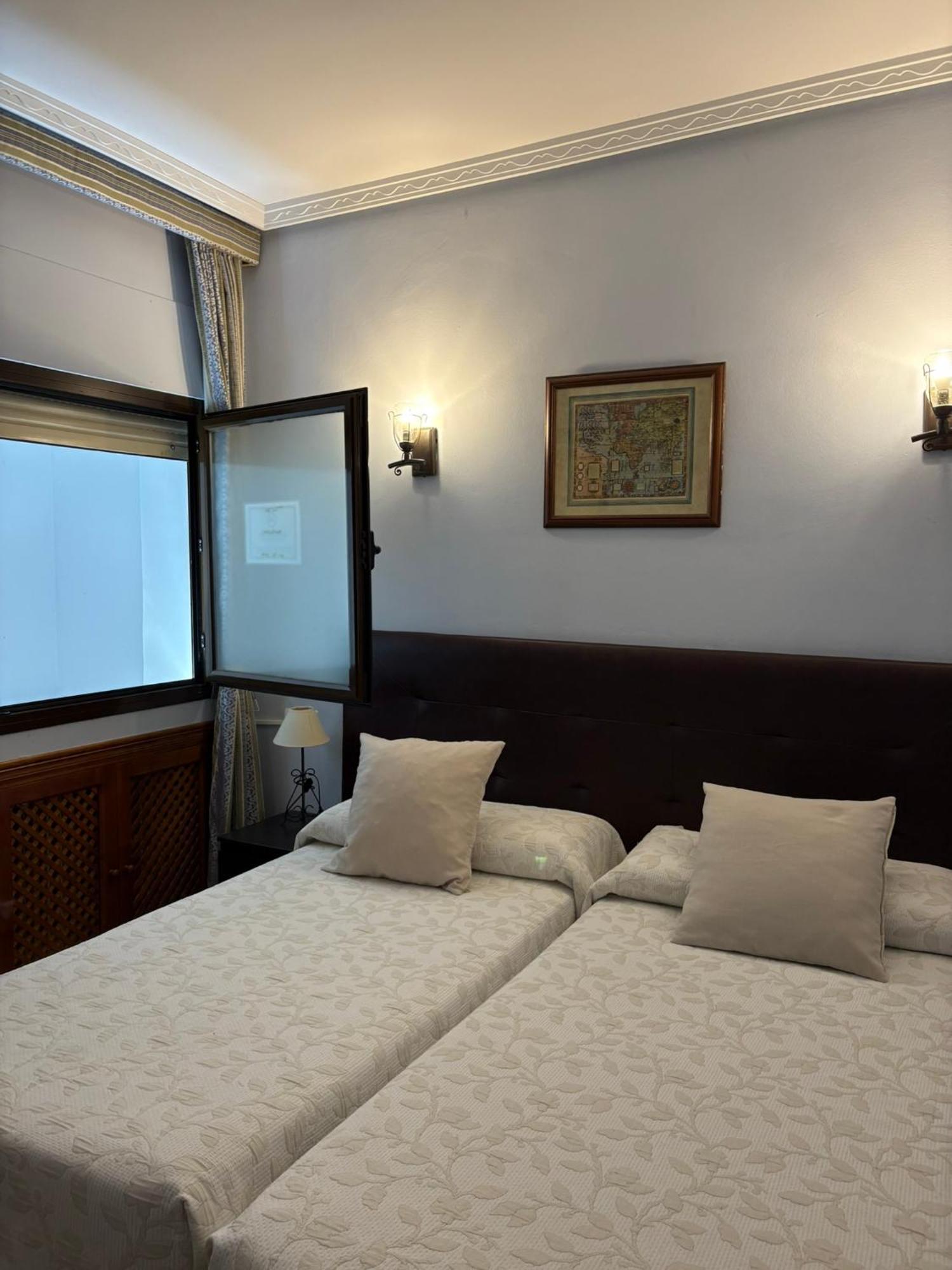Double or Twin Room,1739440331:JPEG