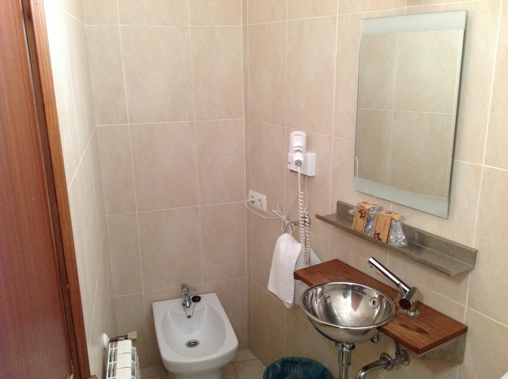 Single Room,247403257:JPEG